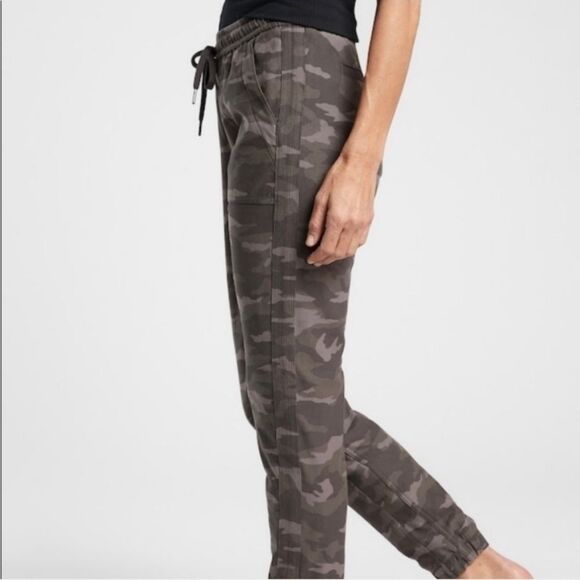 Athleta Camo Farallon‎ Jogger Pants Green Pull On Pockets size 0 - Picture 2 of 14